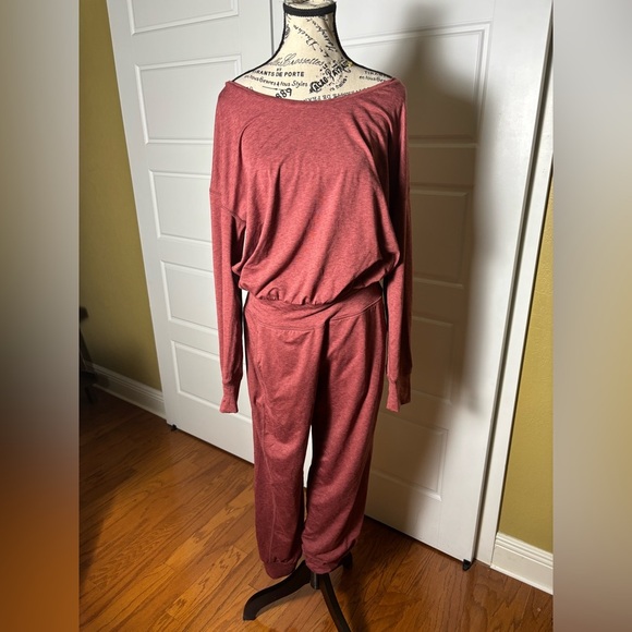 Sweaty Betty Gary Long Sleeve Jogger Jumpsuit Falu Marled Red Knit Medium - Picture 6 of 12
